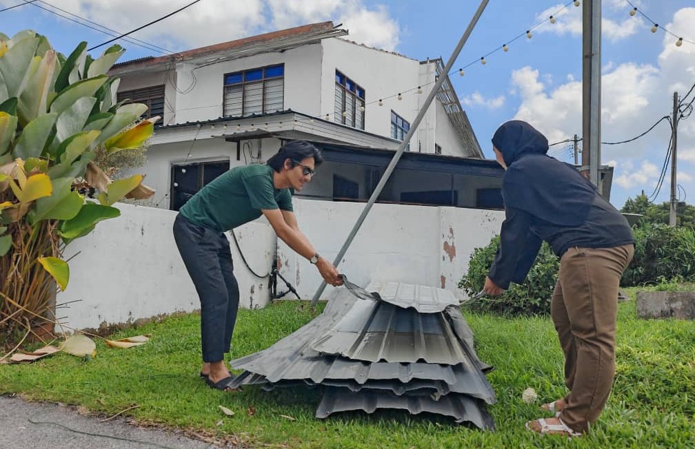 ‘Jiran telefon nampak atap rumah terbang’