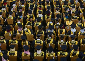 Dari pentas konvo ke cabaran dunia pekerjaan