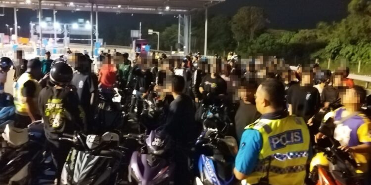 Tukar nombor plat motor sebab tidak mahu bayar ansuran