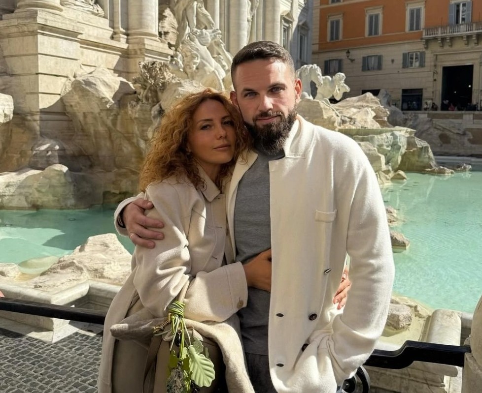 Pasangan jutawan dikerat-kerat, ditanam di gurun