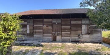 Warga emas maut dipercayai dicangkul di kepala, muka