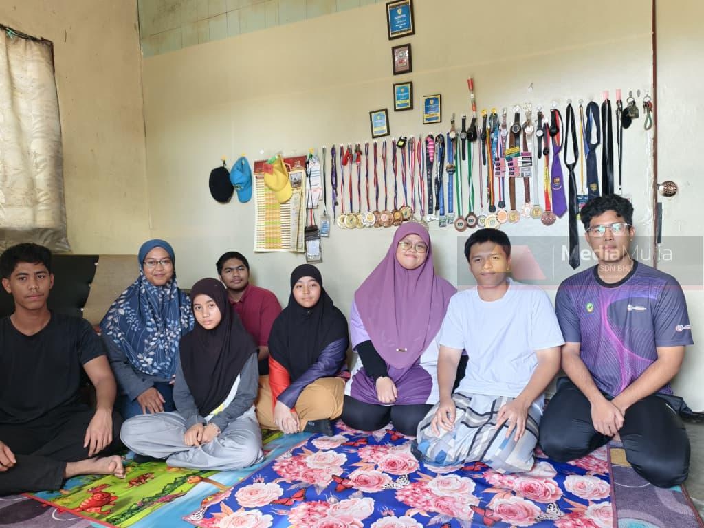 Ibu tunggal potong rumput demi 7 anak