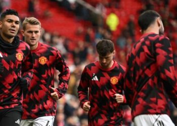 EPL: United bercagar rekod tempat lawan
