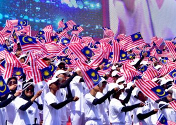 Baru guna ‘actually’, dah label BM tak standard