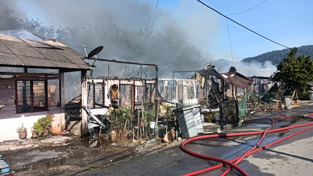 Sembilan rumah setinggan hangus di Labu