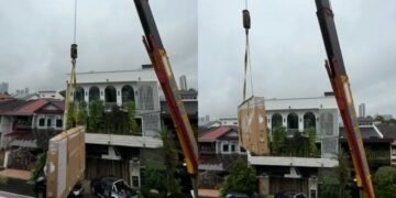 [VIDEO] Tidak muat melalui tangga, TV diangkat guna kren