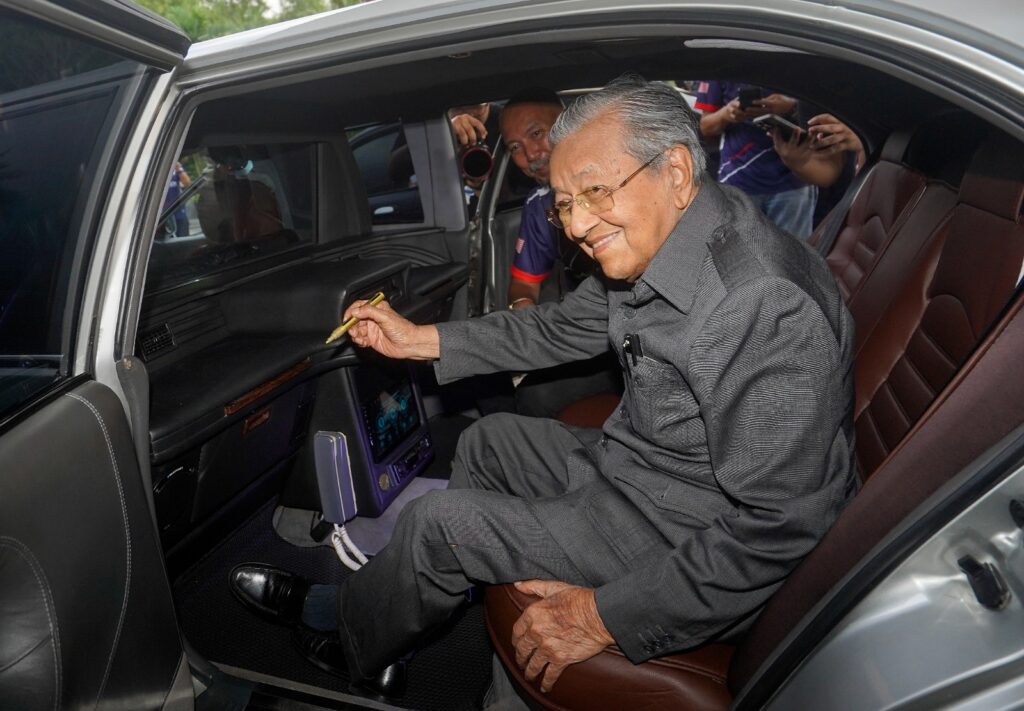 Tun M harap jenama Proton bertahan hingga 100 tahun lagi