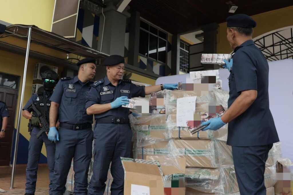 Sorok rokok seludup hampir RM1 juta dalam rumah kampung