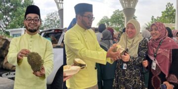 Menteri Agama belanja staf makan durian