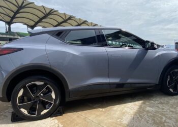 QV-E berani dan anggun di jalanan