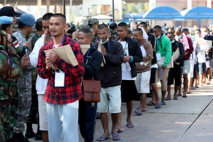 Thailand bebaskan 18 askar Kemboja - Kosmo Digital