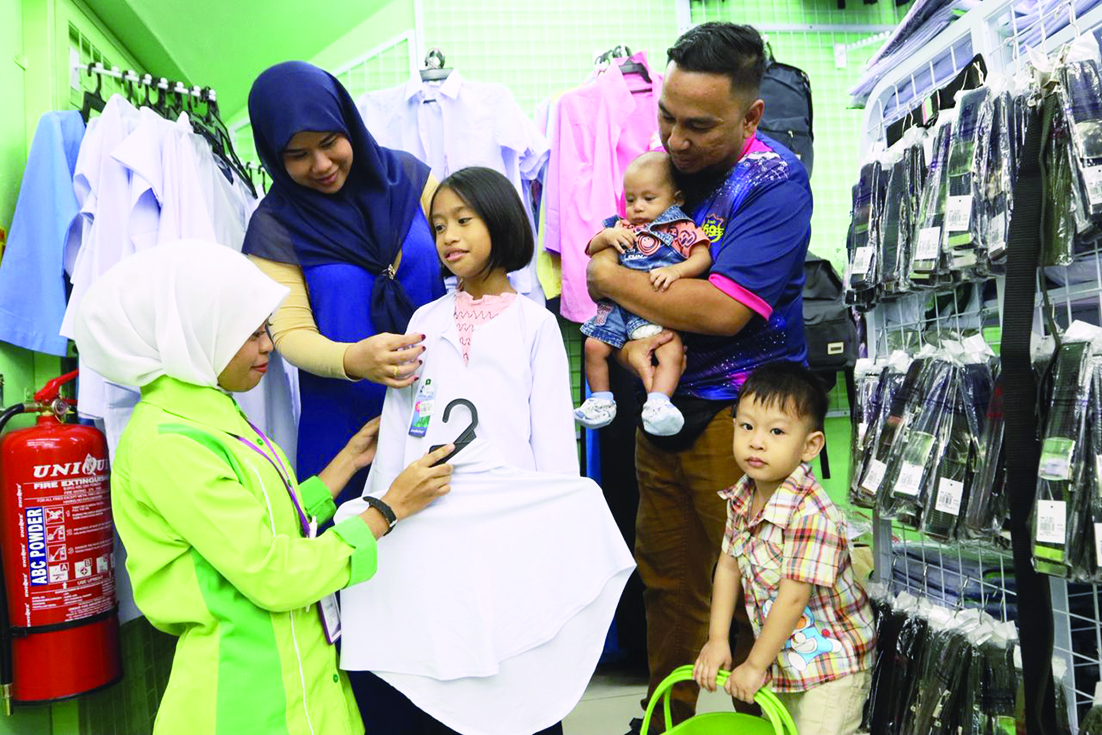 Ibu bapa tak tunggu BAP buat persiapan sekolah