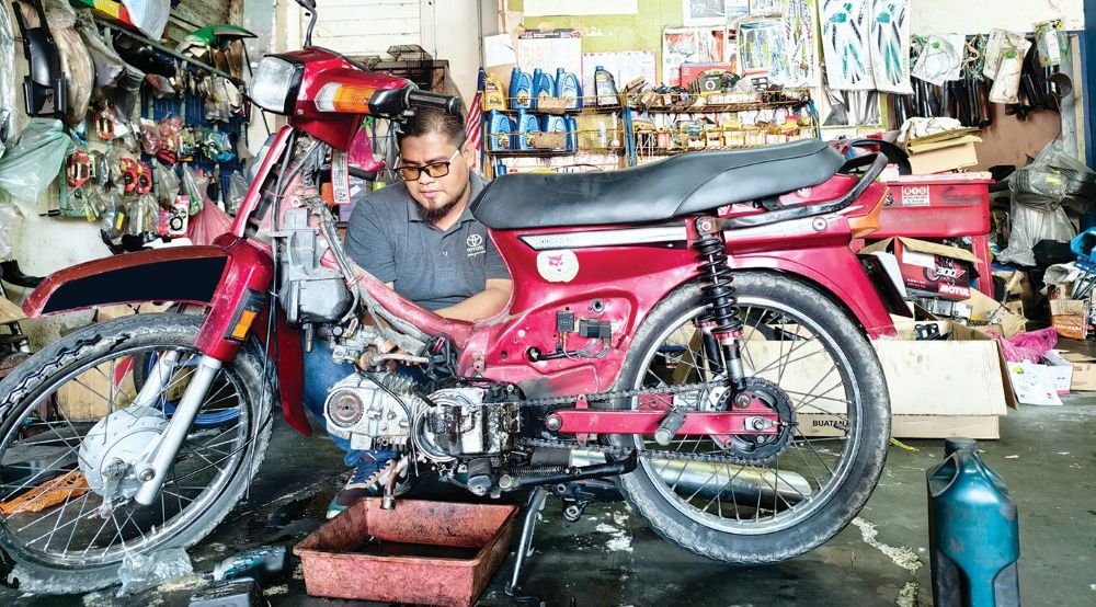 Lulusan GiatMara bangga miliki bengkel sendiri