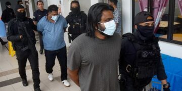 [VIDEO] Tiba dari Mumbai, tiga ahli ‘Kapten Praba’ terus ke mahkamah