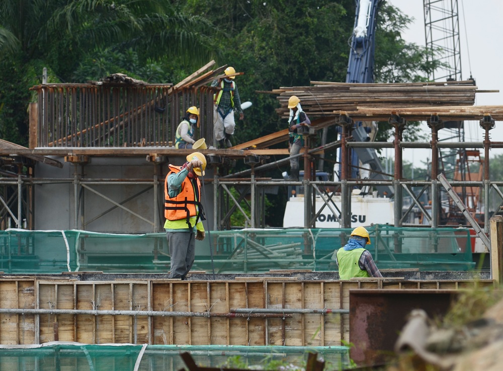 Hantar 20 juta rupiah ke kampung