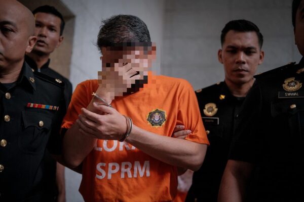 Bekas pegawai tinggi Tentera Darat, dua isteri direman rasuah tender ...