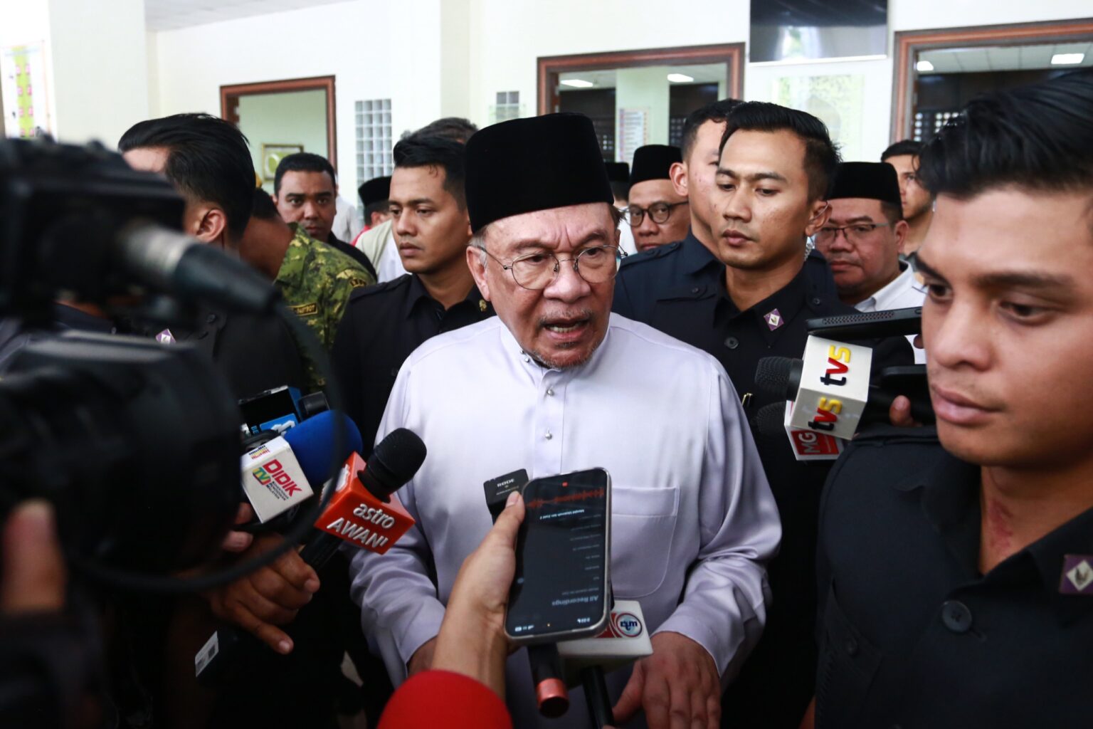 Semua perolehan ATM, PDRM terkait isu rasuah dibeku sementara - Kosmo ...
