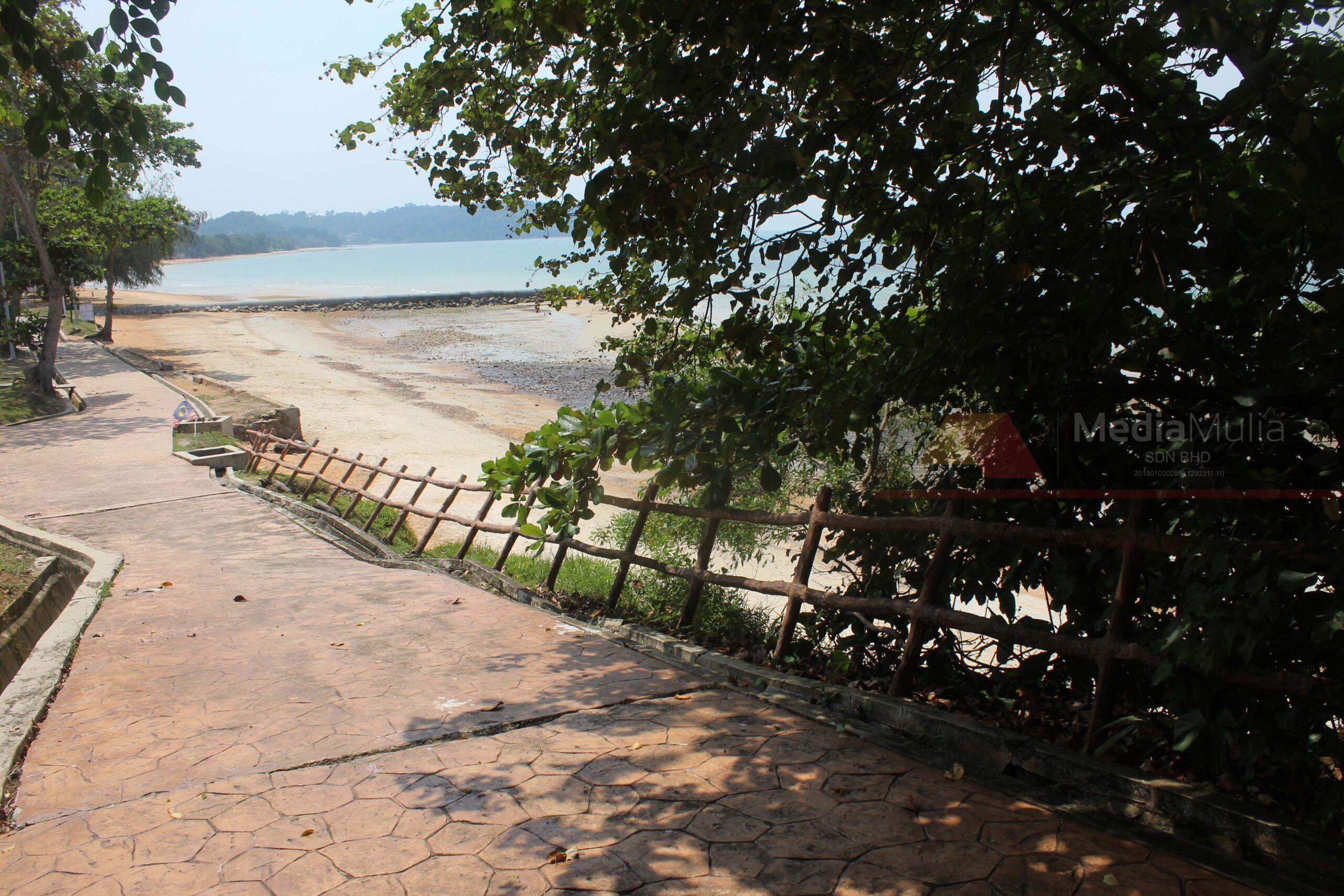 Pantai cantik terhakis, rosak laluan ditutup