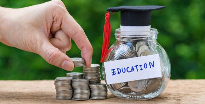 Menyediakan dana pendidikan anak dengan konsisten menabung