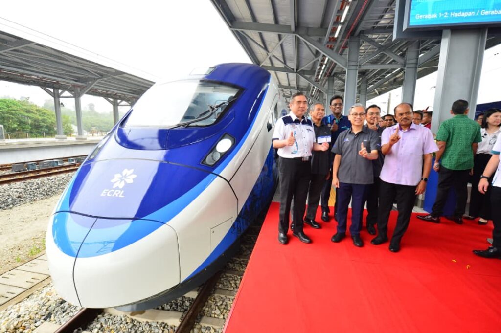 Perjalanan pertama tren ECRL Gombak–Kota Bharu dalam 11 bulan lagi