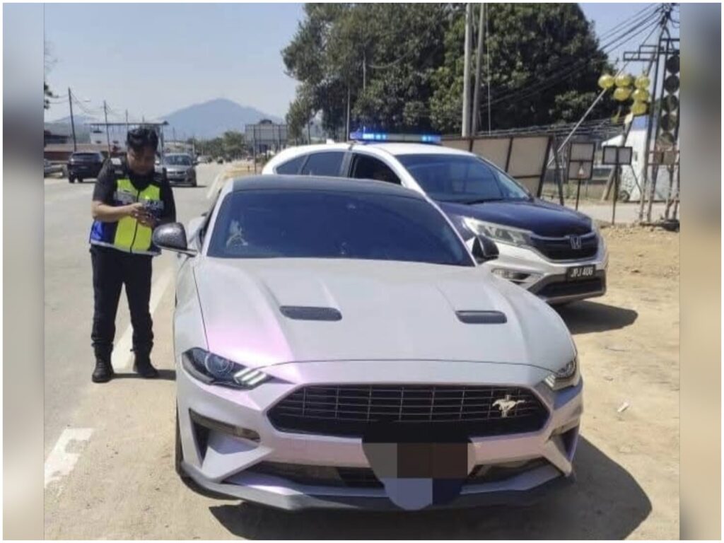 Ford Mustang ditahan, pemandu terlupa perbaharui cukai jalan