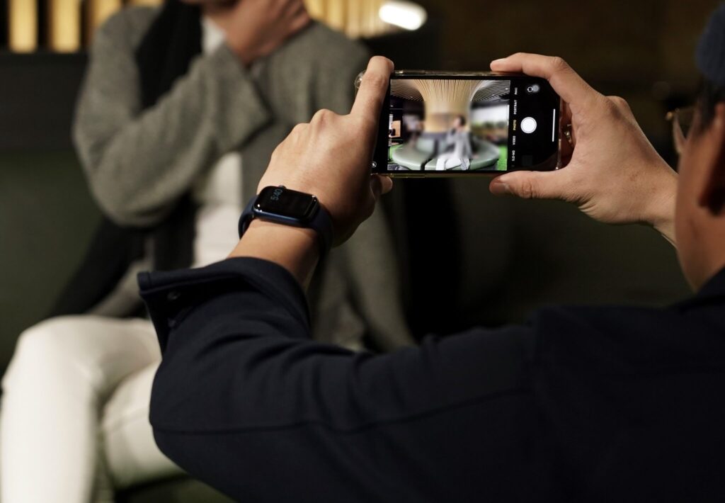 Video aib atas sofa tersebar, pelakon wanita diperangkap?