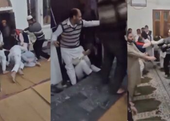 Jemaah tarawih bertumbuk rebut pemanis mulut