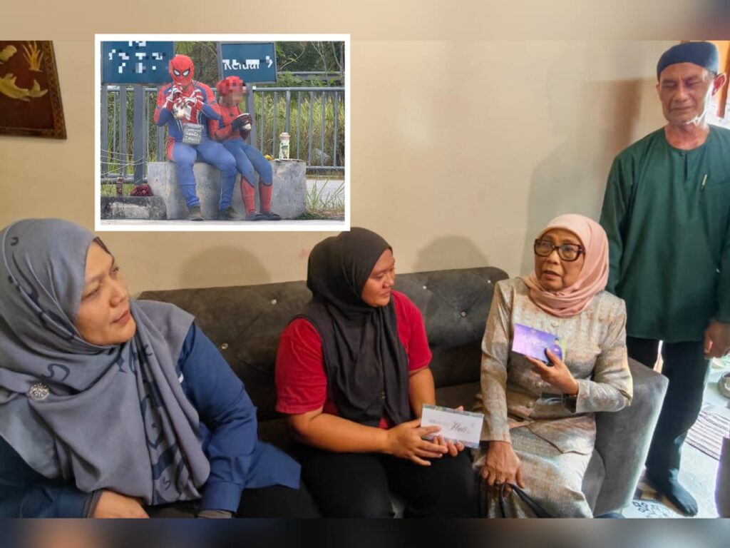Tak tahu anak 7 tahun jadi Spiderman ikut mengemis