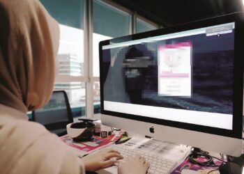 Bijak berbahasa di alam maya