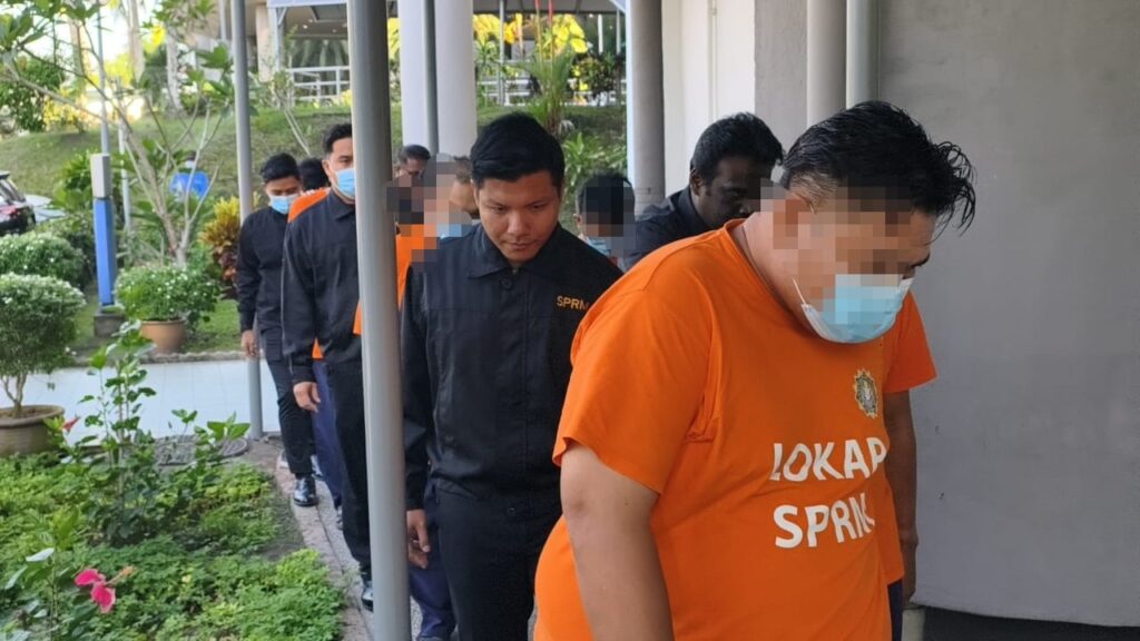 Tujuh pegawai PBT direman, rasuah lesen perniagaan RM15,000