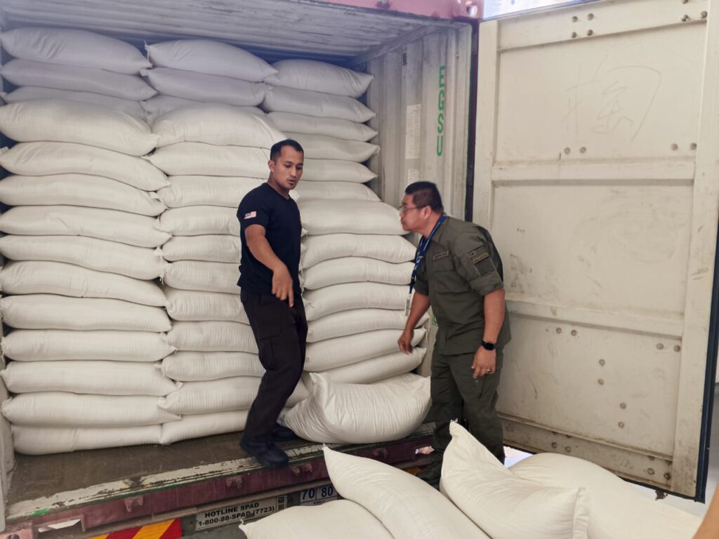 Gagal seludup 99,900 kg beras Siam guna lori kontena