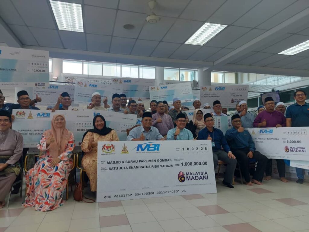 Masjid Selangor perlu bebas fahaman ekstremisme – Amirudin