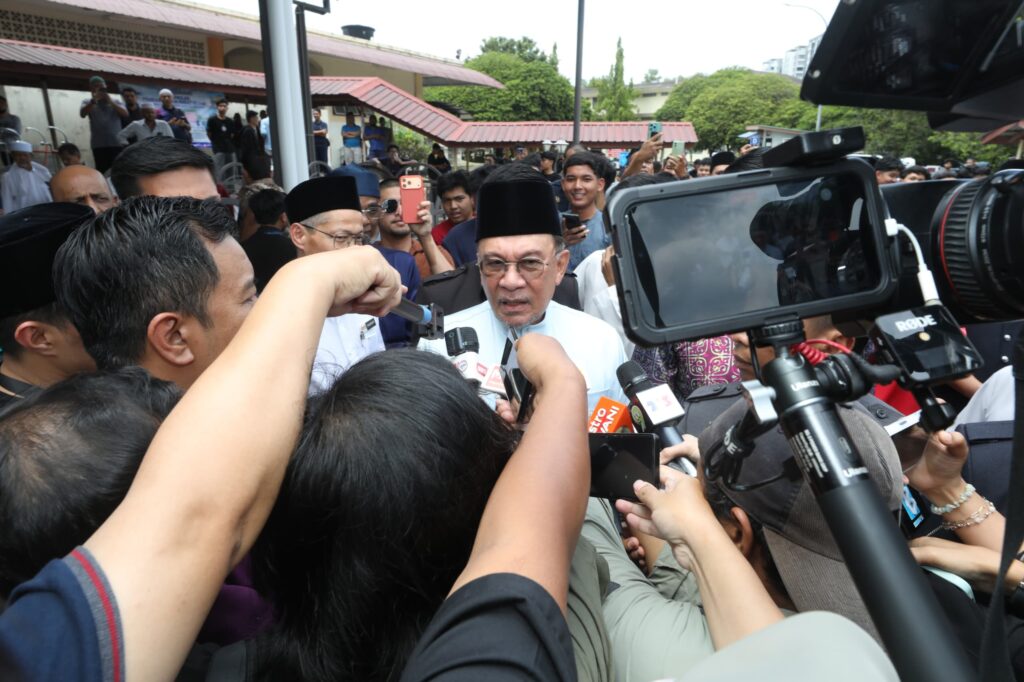 ‘Tiada keperluan Azam Baki direhatkan, biar jawatankuasa siasat’