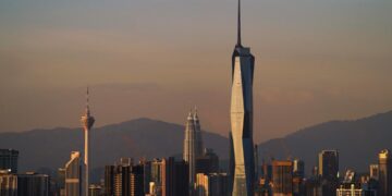 [VIDEO] ‘Buka puasa lewat 3 minit di aras 80 ke atas Menara Merdeka 118’