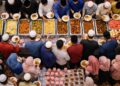 Ramai Gen Z berbuka di masjid, meluat dengan ‘pengawas makanan’