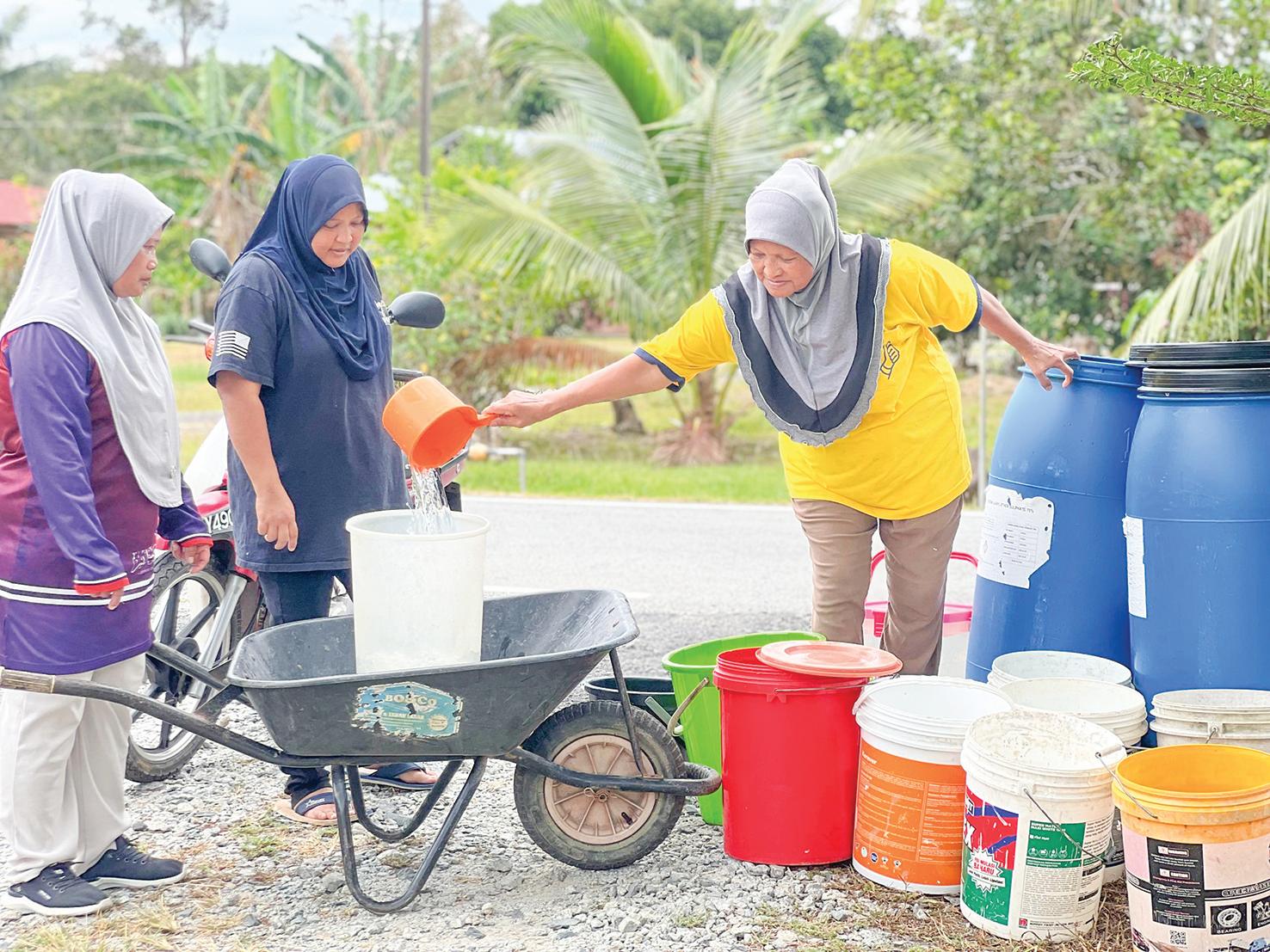‘Nak mandi sekali sehari pun susah’