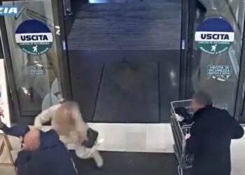 Lelaki culik anak kecil depan ibu bapa