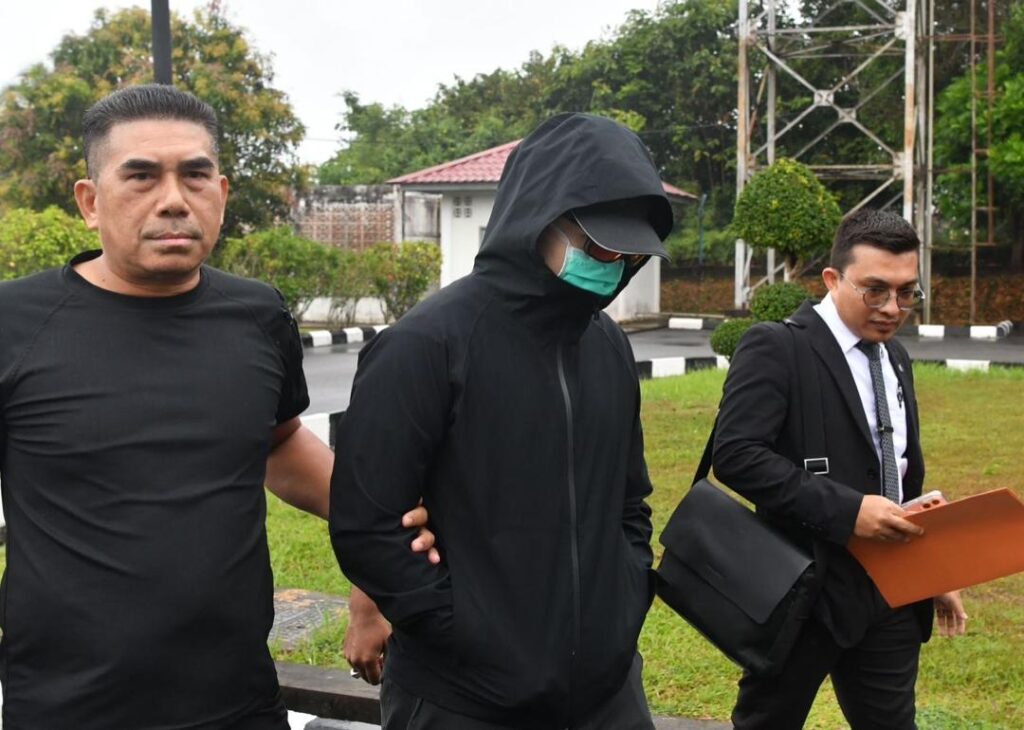 Doktor pelatih didakwa rakam wanita mandi, simpan bahan lucah