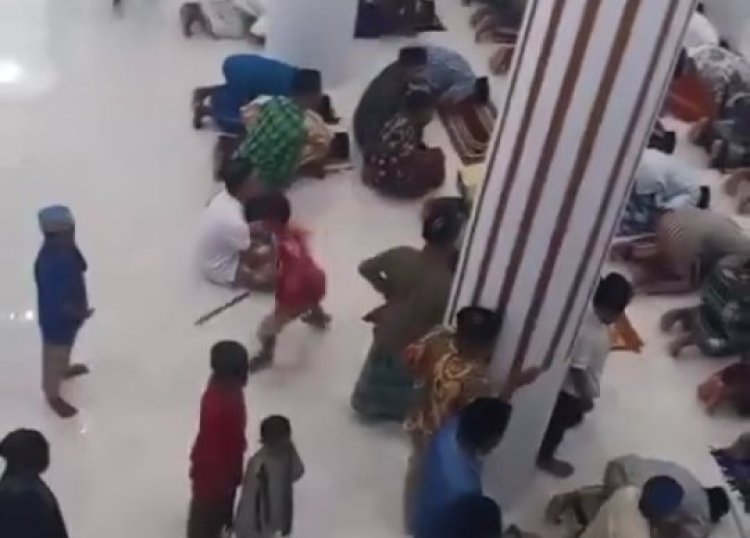 Pemuda ganggu jemaah tarawih, cuit kaki pakai kayu