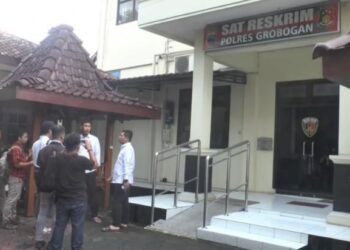 Isteri tangkap polis tidur dengan bekas isteri orang 