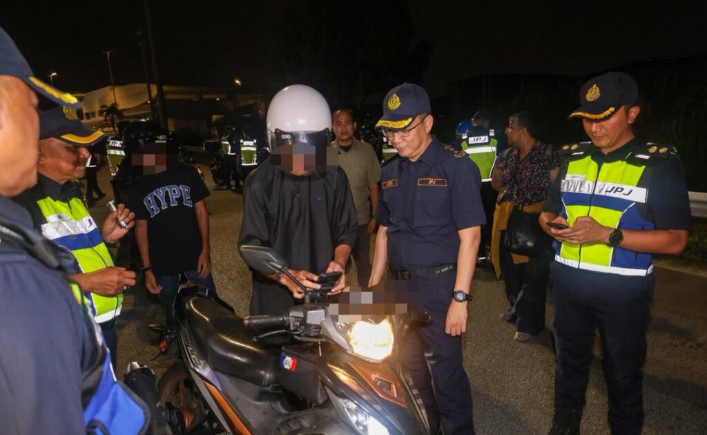 Masih ramai suka langgar lampu isyarat, guna telefon ketika memandu