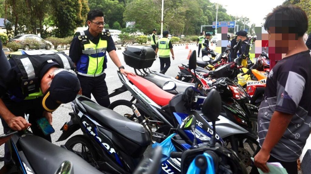 Penunggang motosikal ramai maut terbabas sendiri musim raya