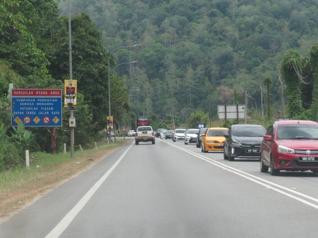 Aliran trafik keluar Kelantan sibuk