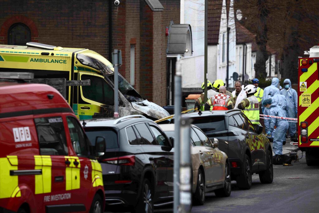 4 ambulans Yahudi dibakar di London
