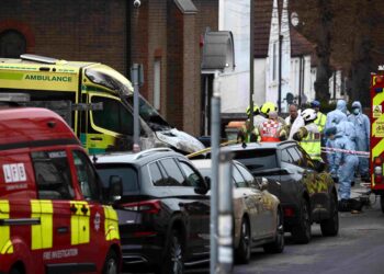 4 ambulans Yahudi dibakar di London