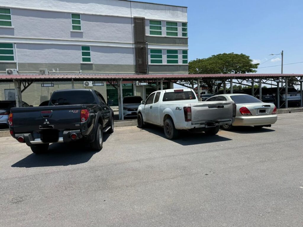 Tiga lelaki Thailand tidak sempat seludup petrol, diesel