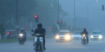 Hati-hati memandu, hujan lebat landa Perak, Pahang