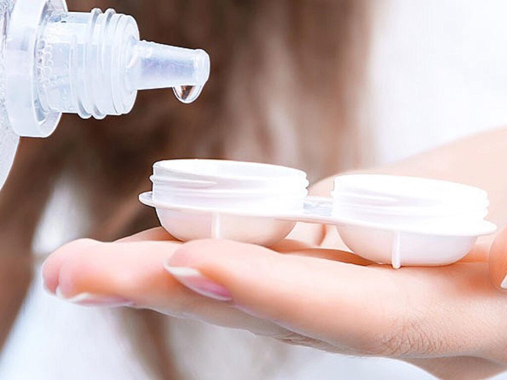 ‘Hampir buta akibat pakai kanta lekap’