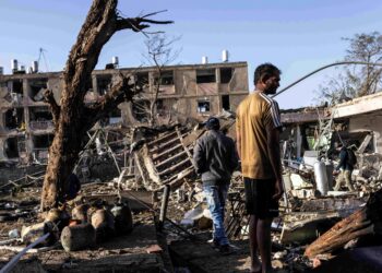 Iran bedil tapak nuklear Israel, 180 cedera