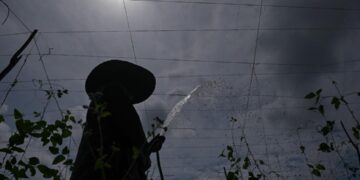 Pantai Timur beraya dalam panas terik